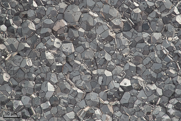 microscopic view of blade steel grain structure